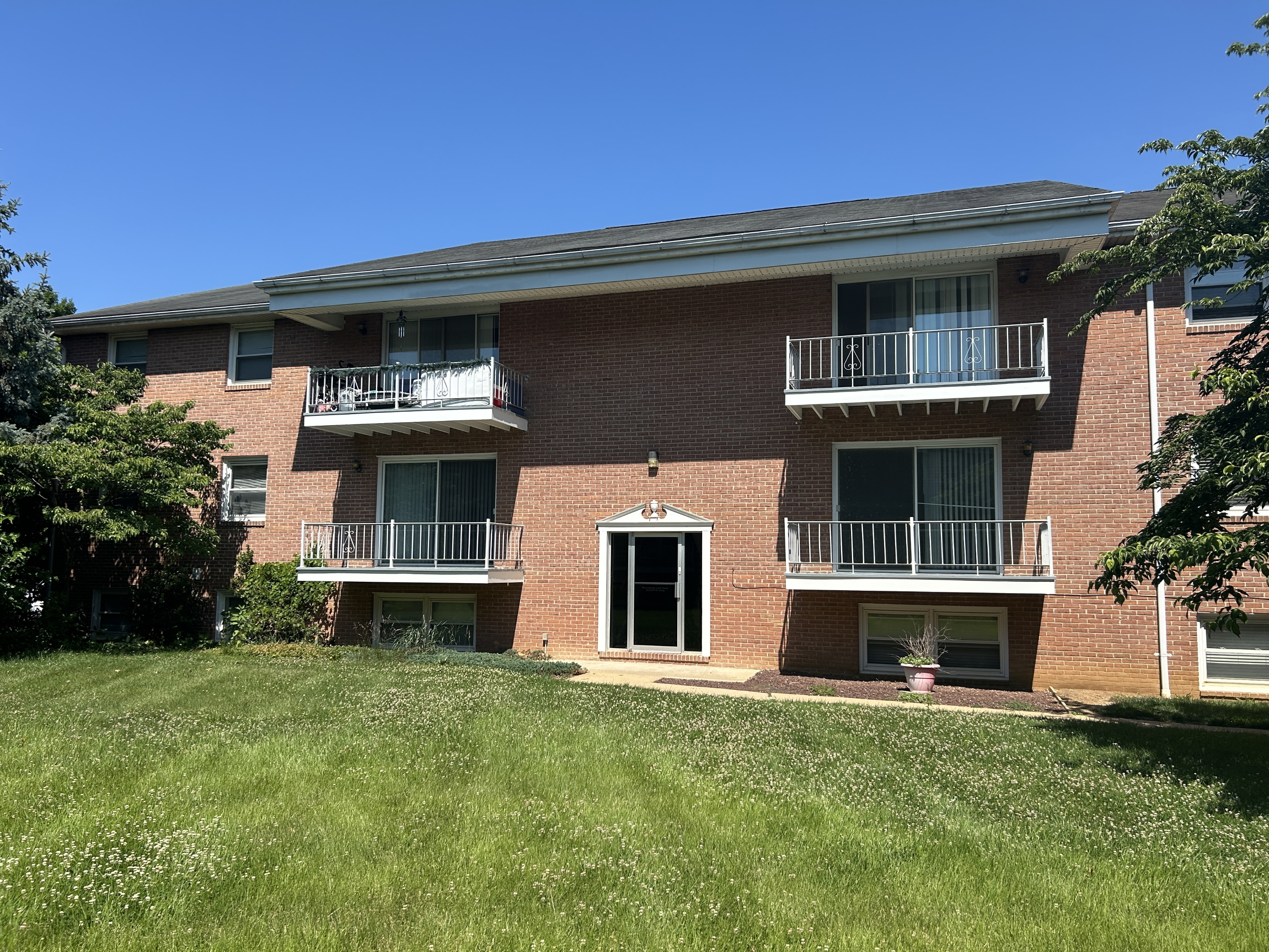 105 N. Edgewood Apt 6