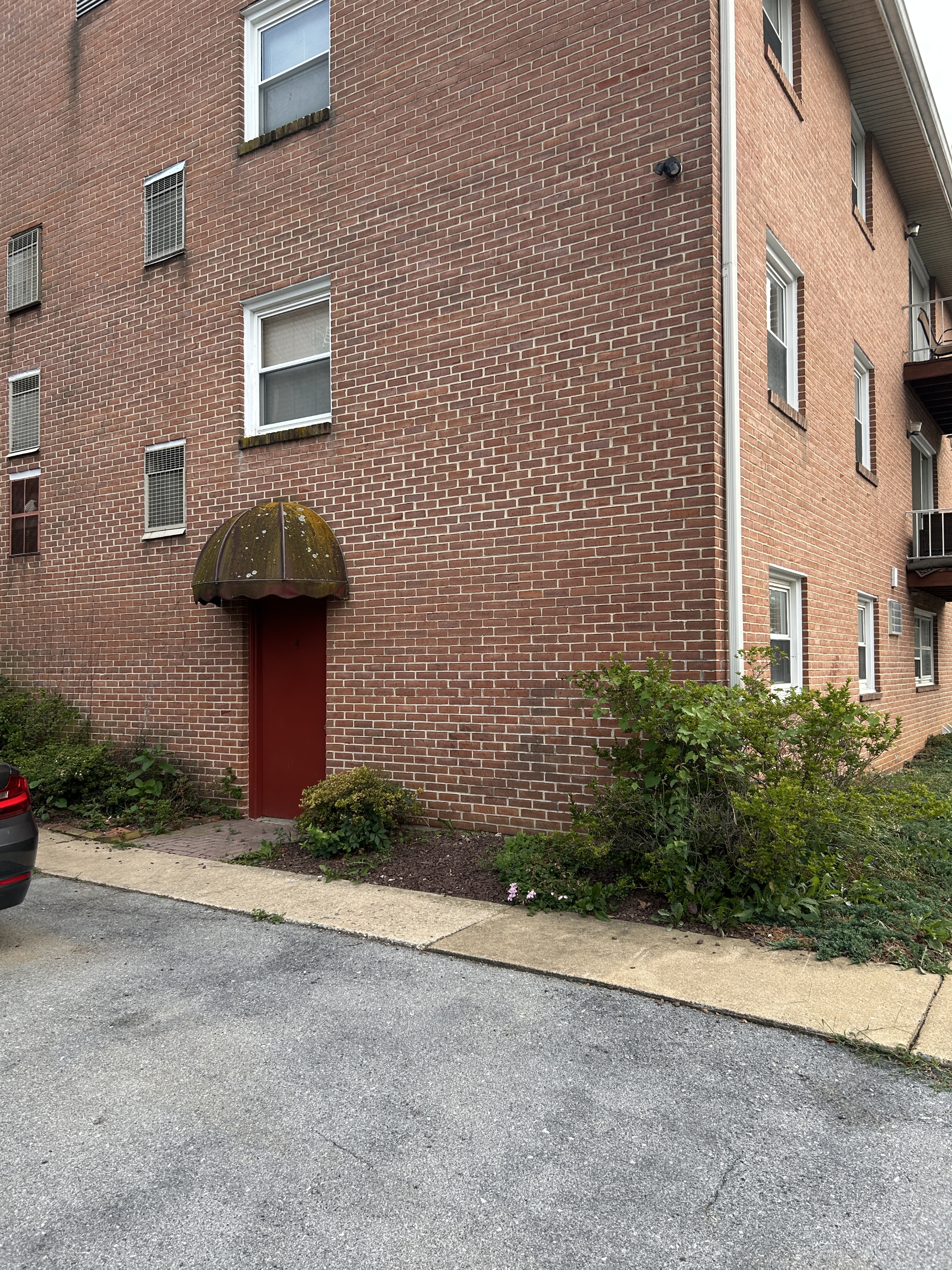 105 N. Edgewood Apt 4