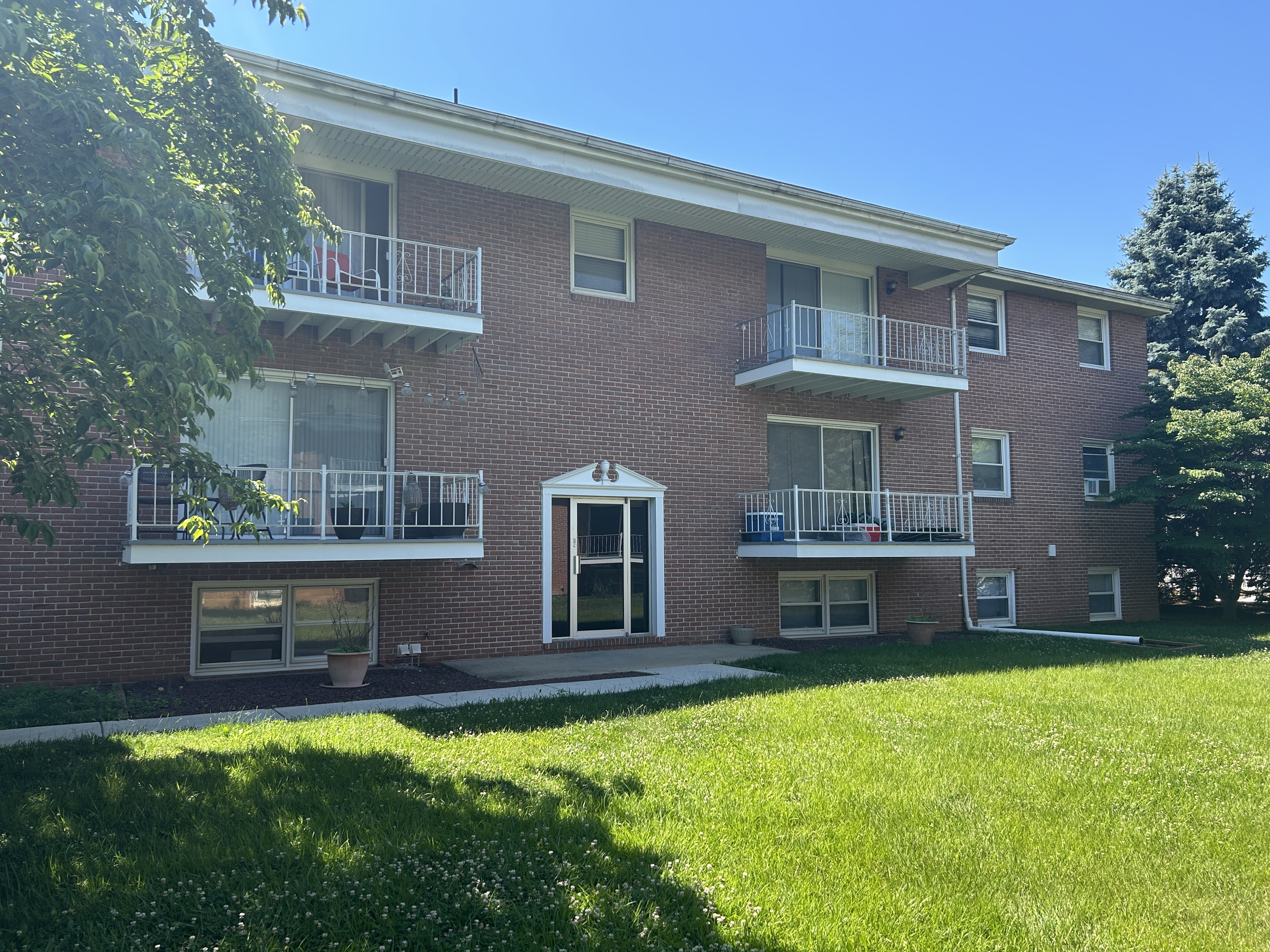 103 N. Edgewood Apt 8