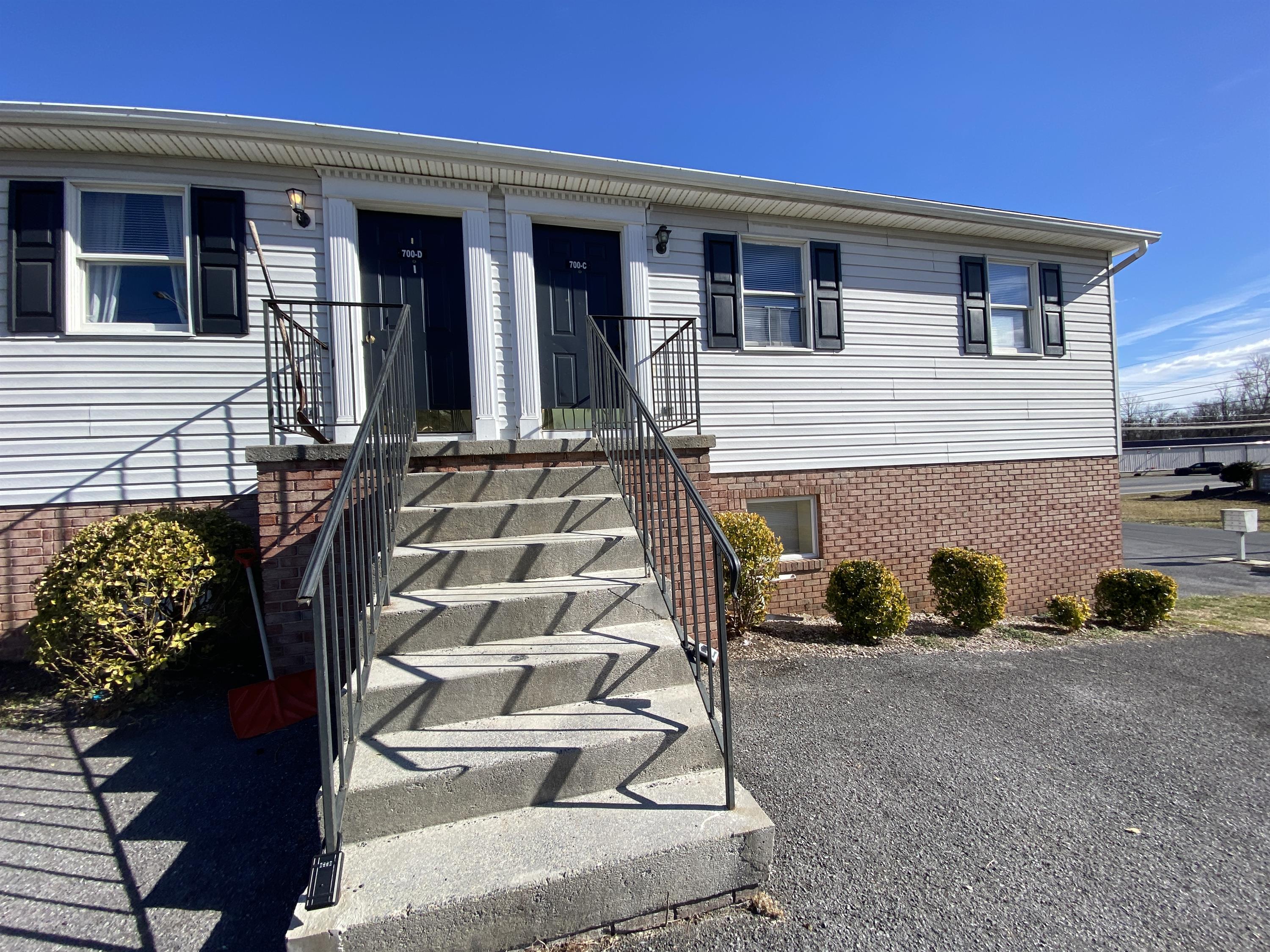 700 Thomas Lane - C