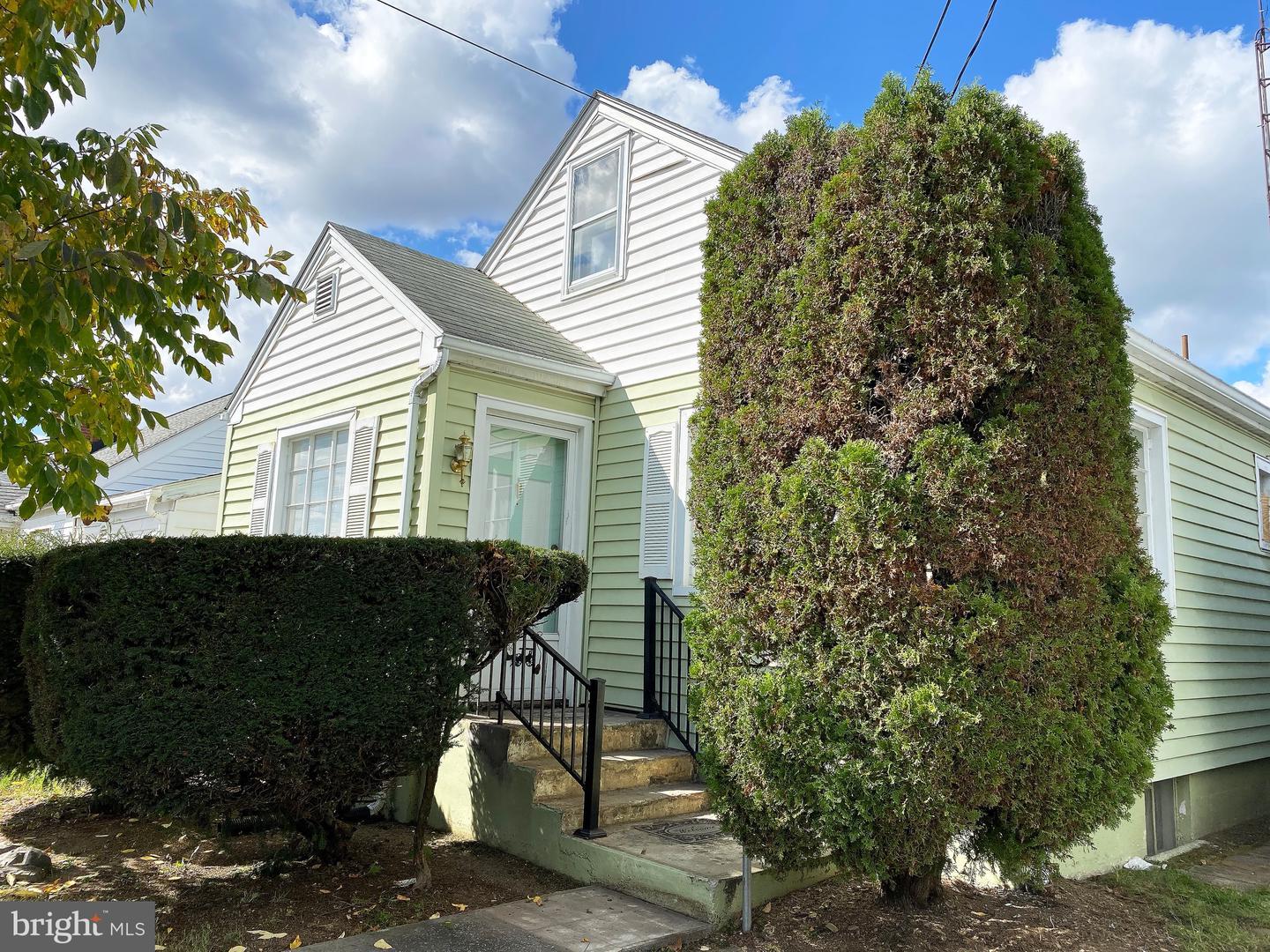 212 Northwestern Ave